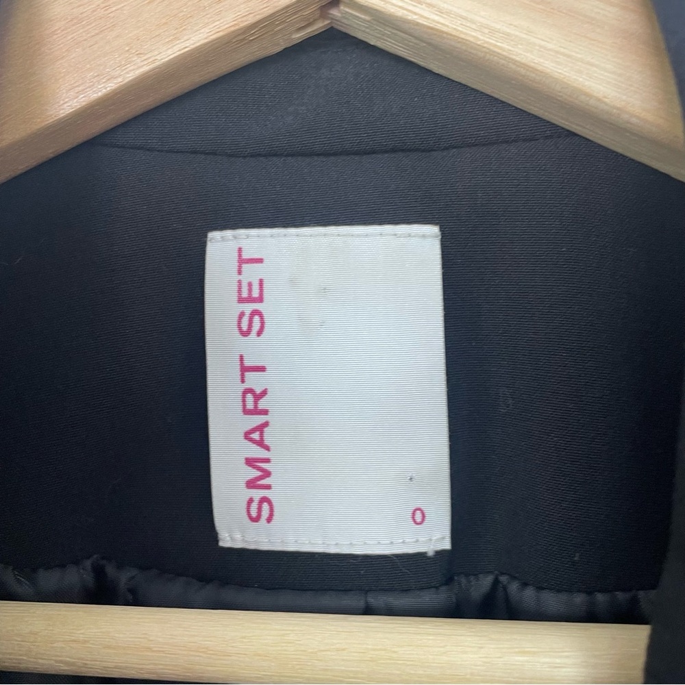 Smart Set Women's Black Blazer. Button-up and Long Sleeves. Size 0. - Picture 10 of 12